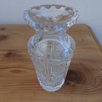 Vasetto  in cristallo lavorato h cm 11


