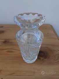 Vasetto  in cristallo lavorato h cm 11


