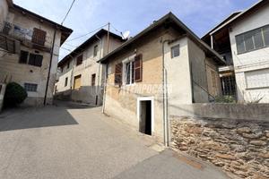 CASA INDIPENDENTE IN CENTRO A NETRO!