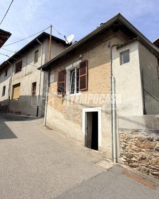 CASA INDIPENDENTE IN CENTRO A NETRO!