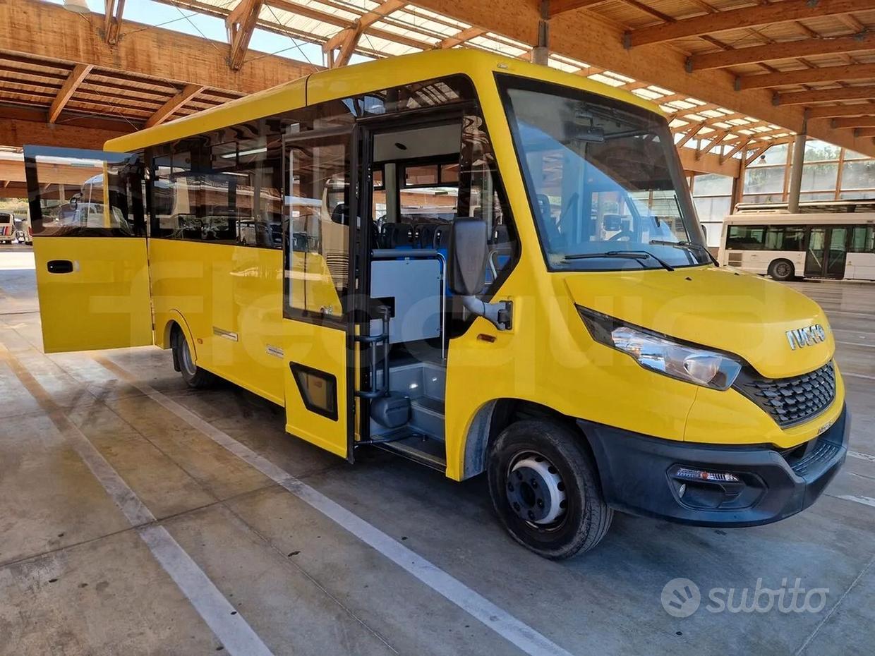 12 Portachiavi Mini Scuolabus Gialli In Pressofuso - Modello Pull Back