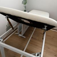 Lettino medico bianco