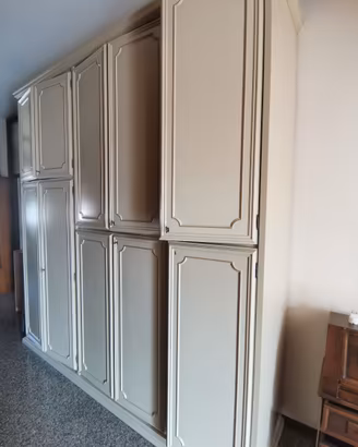 Grande armadio  in legno