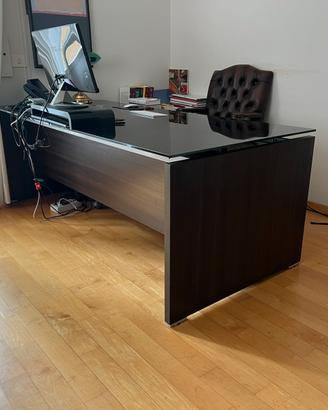 Scrivania dirigenziale con sedia Chesterfield