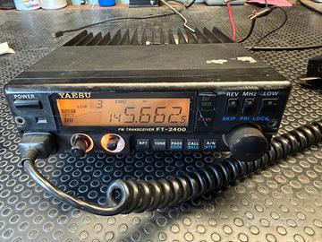 YAESU FT-2400. Ricetrasmettitore veicolare VHF.
