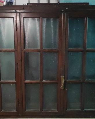 Porta finestra e finestre in legno per casa