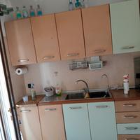 cucina completa senza elettrodomestici.