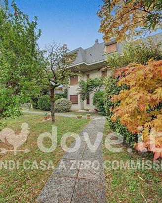 Appartamento di 170 m² con 4 locali e posto auto a