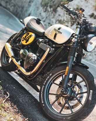 TRIUMPH STREET TWIN 900 CUSTOM / CAFÉ RACER