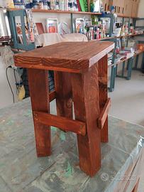 Sgabello rustico 