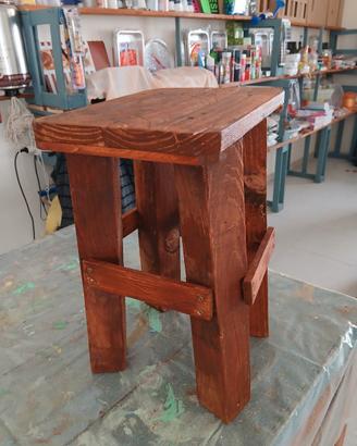 Sgabello rustico 