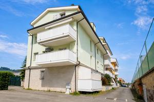 3 LOCALI A TORTORETO