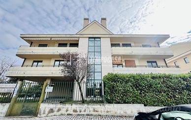 Bilocale con terrazzo, box doppio e cantina - Via