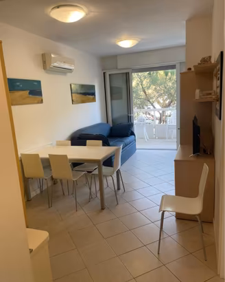 Frontemare/15-29 AGOSTO/2 camere/vista strada/5pax