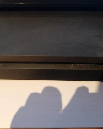 console play station 4 (ps4) + joystick + 1 gioco