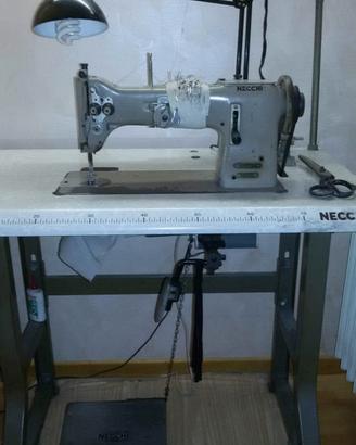 Macchina da cucire professionale Necchi