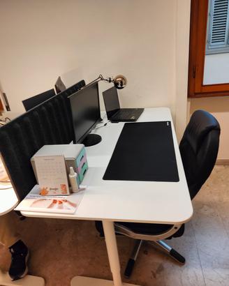 2 scrivanie Ikea Bekant con altezza regolabile 