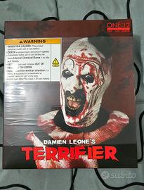 action figure terrifier mezco toys