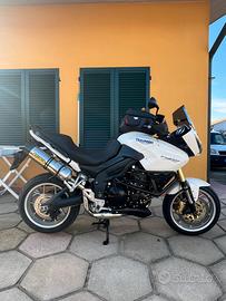 TRIUMPH TIGER 1050 SUPER ACCESSORIATA