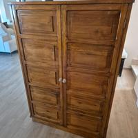 Armadio artigianale in legno