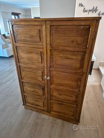 Armadio artigianale in legno