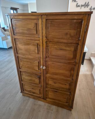 Armadio artigianale in legno