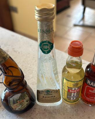 Bottiglie mignon collezione Liquore. Vintage.