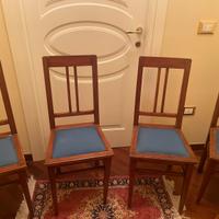 Sedie antiche in legno con seduta blu