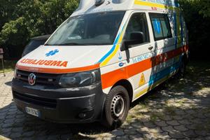 Ambulanza Volkswagen T5, anno 2011, Motore Rotto