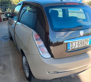 Lancia y