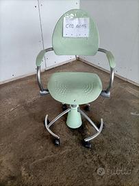 Sedia girevole da ufficio regolabile nel schienale