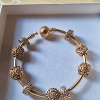 Pandora – Bracciale in oro 14k + charme e ciondolo