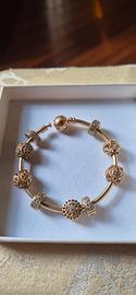 Pandora – Bracciale in oro 14k + charme e ciondolo