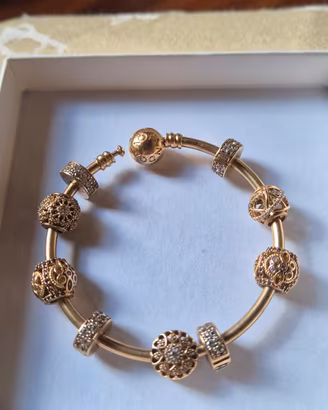Pandora – Bracciale in oro 14k + charme e ciondolo