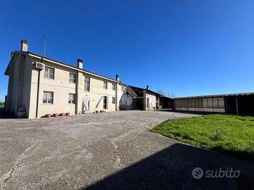 CASA INDIPENDENTE A ACQUANEGRA SUL CHIESE