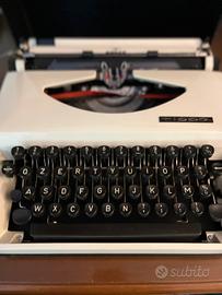 Macchina da scrivere Adler