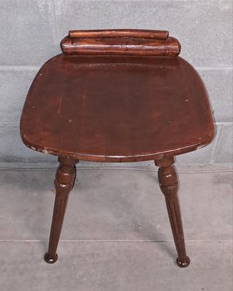 Sgabello artigianale in legno