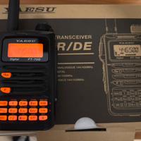 Yaesu FT-70DE C4FM/FM Dual Band