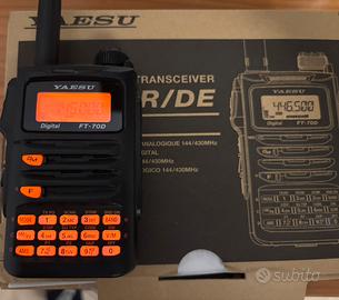 Yaesu FT-70DE C4FM/FM Dual Band
