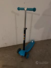 Monopattino regolabile con luci