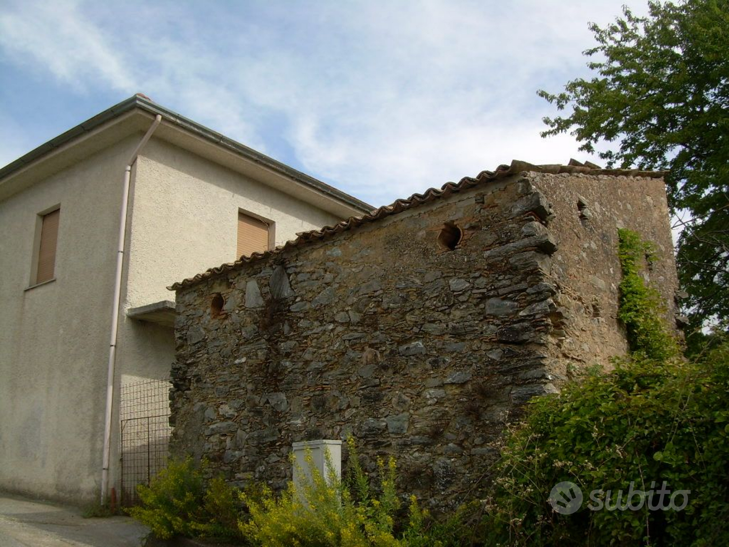Rudere con annesso terreno di 3000 metri - Vista 3