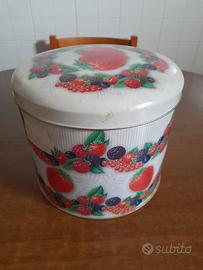 Scatole di latta vuote 