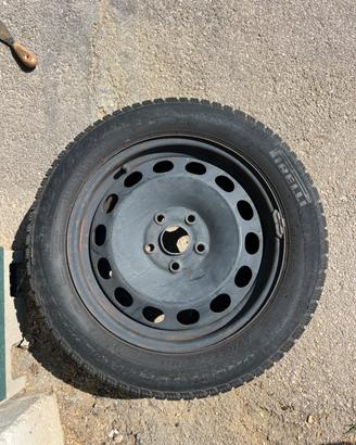 cerchi in ferro da 16 205/55 R16+ gomme pirelli