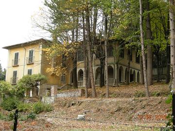 Villa e terreno edificabile