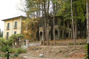 Villa e terreno edificabile