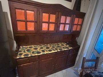 Credenza con vetrina in legno massiccio