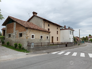 Casa in linea di testa con ampio giardino