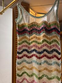 Abito lungo elegante con ricami multicolore