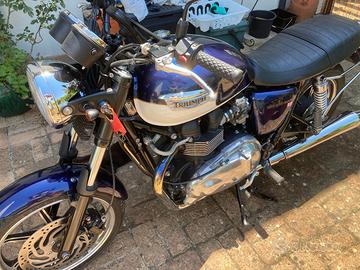 Triumph Bonneville SE