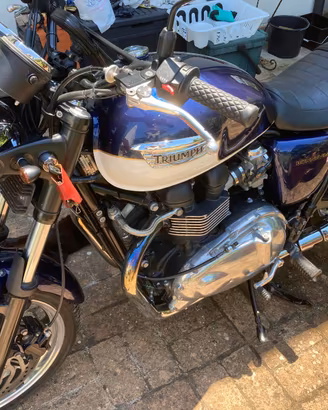 Triumph Bonneville SE